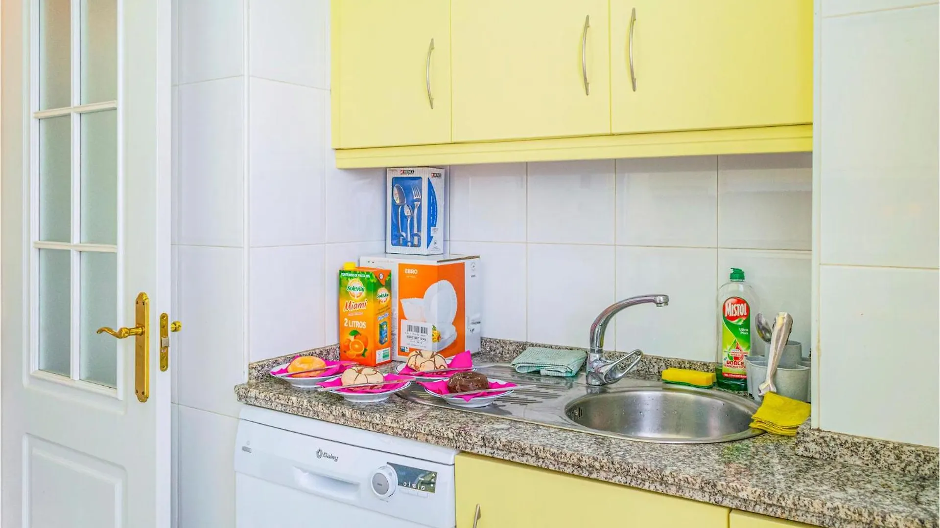 Lovely Apartment In Marbella With Kitchenette