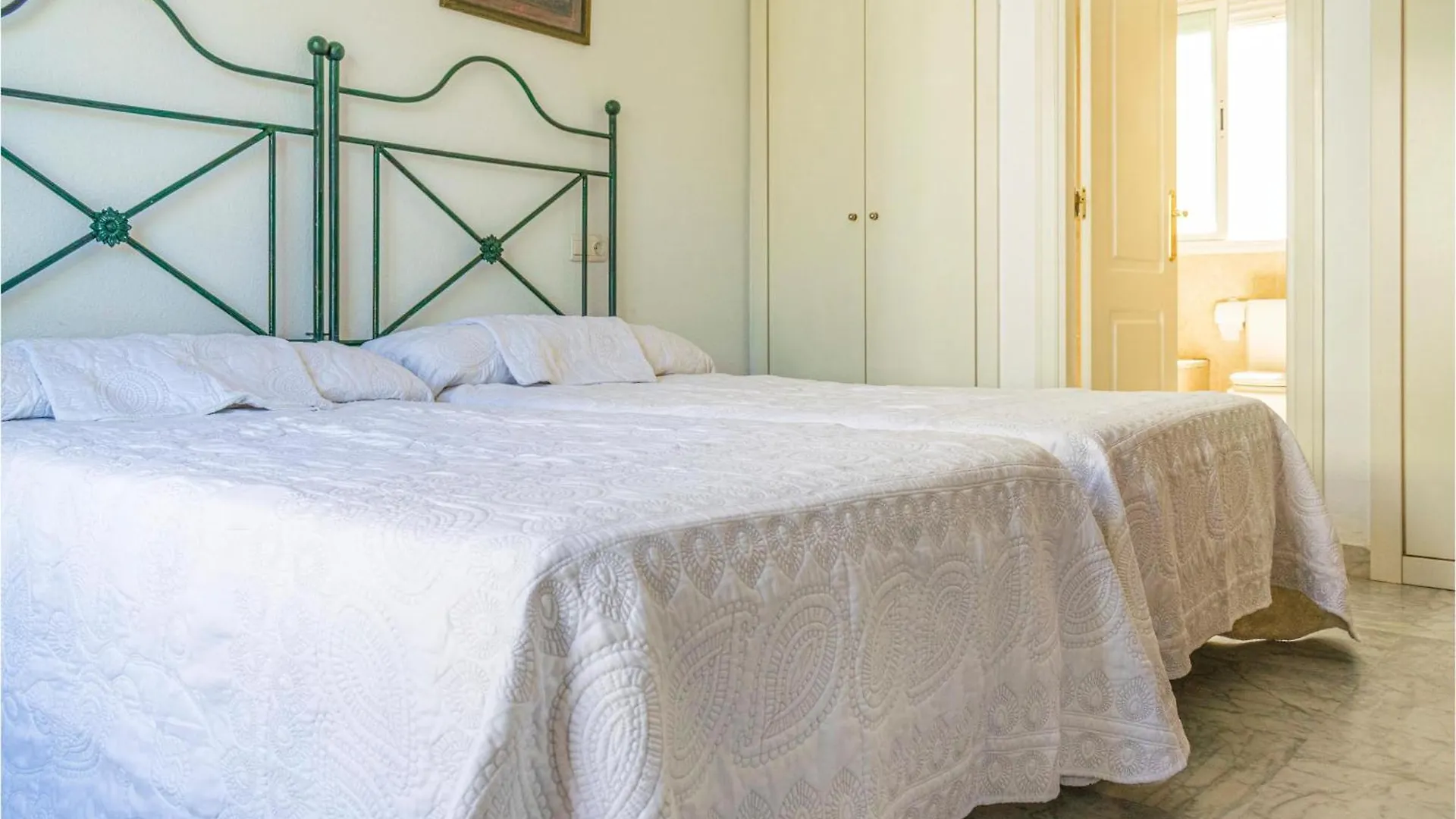 Lovely Apartment In Marbella With Kitchenette 0*,